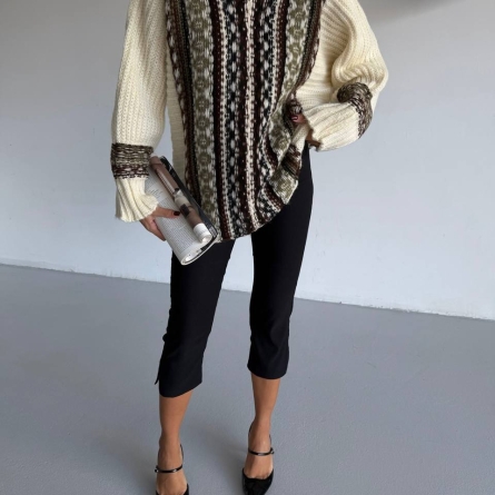 Knitted sweater with geometric vertical pattern