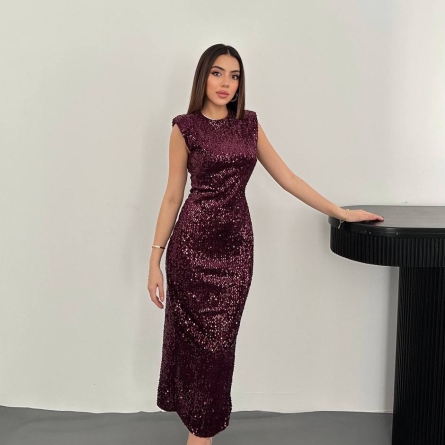 Rochie Bordo Lungă cu Paiete și Umeri accentuați