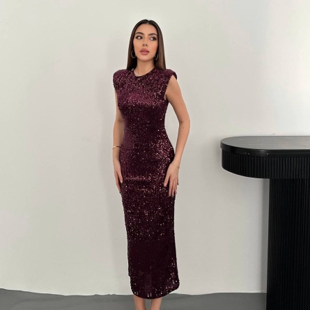 Rochie Bordo Lungă cu Paiete și Umeri accentuați