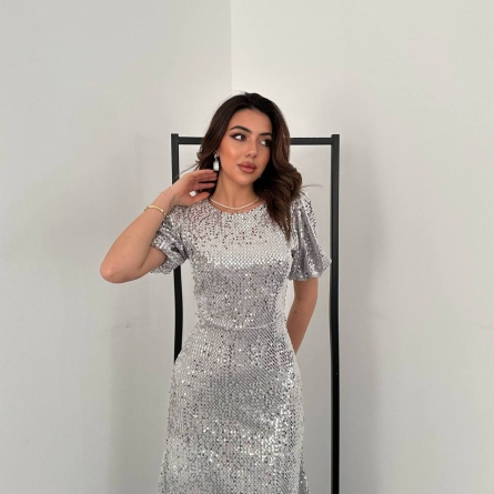 Серебрянное Платье Миди с Пайетками и Пышными Рукавами