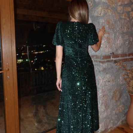 Зеленое Платье Миди с Пайетками и Пышными Рукавами