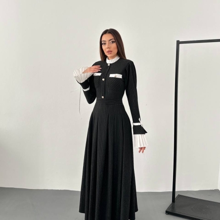 Rochie Midi Negru Amplă cu Accente Contrastante
