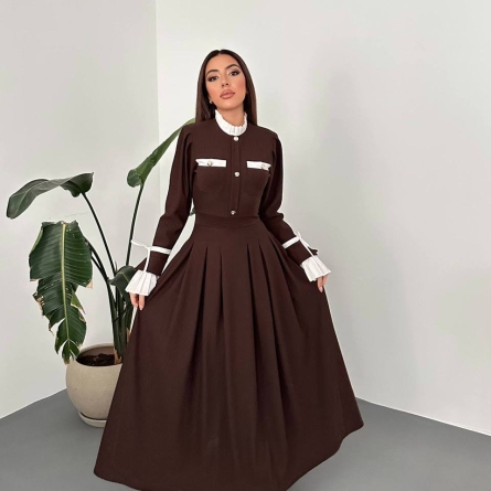 Rochie Midi Maro Amplă cu Accente Contrastante