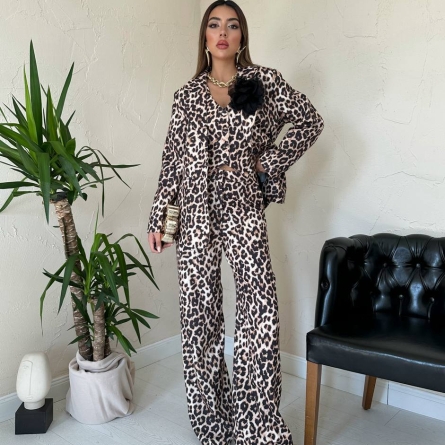 Costum din 3 piese cu imprimeu leopard