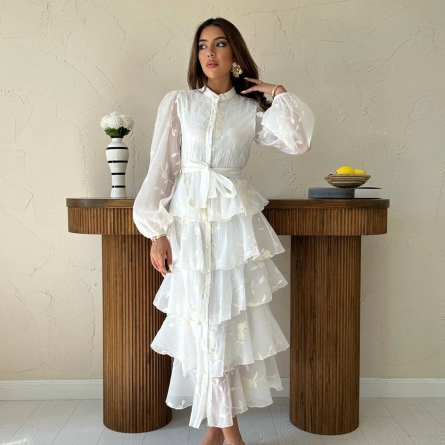 Белое миди платье с цветочным принтом и воланами