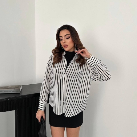 Свободная рубашка в вертикальную черную полоску