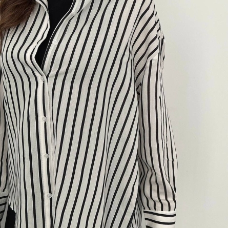 Свободная рубашка в вертикальную черную полоску