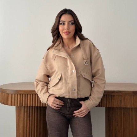 Укороченная бежевый бомбер-куртка с высоким воротником