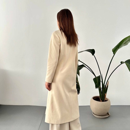 Palton elegant beige cu buzunare decorate