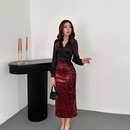 Блестящая красная юбка с пайетками