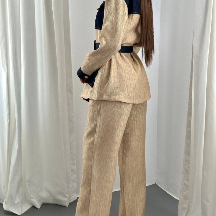 Элегантный комплект с контрастной рубашкой и широкими брюками