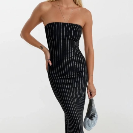 Чёрное длинное платье без бретелей с вертикальными пайетками