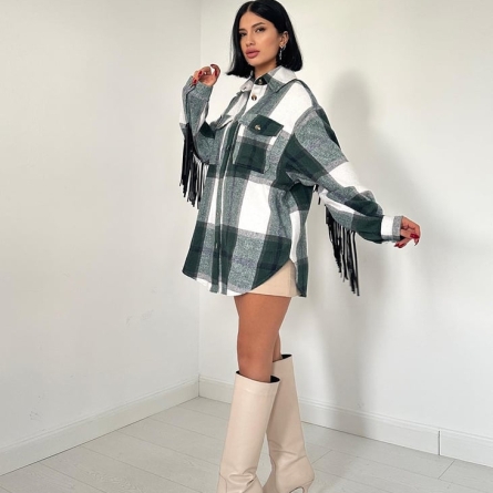 Рубашка-куртка в тёмно-зелёную клетку с бахромой