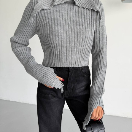 Pulover Gri Tricotat cu Guler și Textură Striată