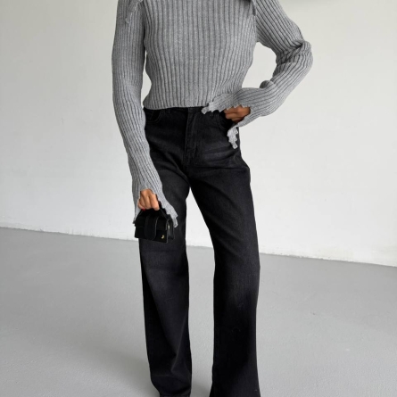 Pulover Gri Tricotat cu Guler și Textură Striată