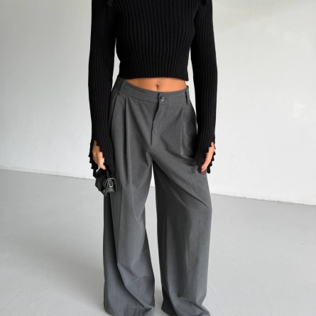 Pulover Negru Tricotat cu Guler și Textură Striată