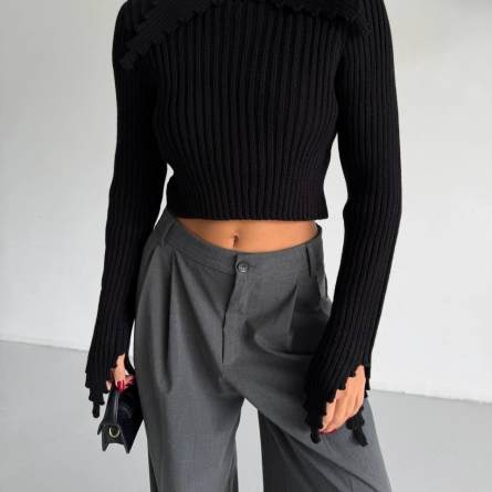 Pulover Negru Tricotat cu Guler și Textură Striată