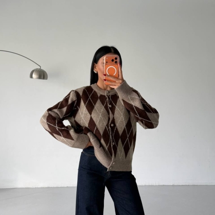 Cardigan Tricotat cu Model Argyle Maro-Beige