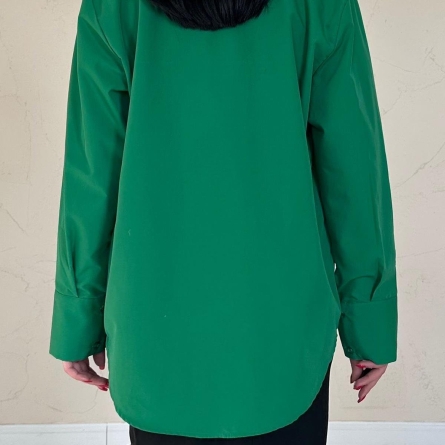 Рубашка зелёного цвета из ткани поплин
