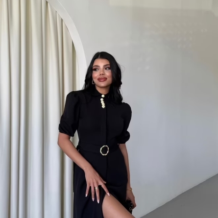 Rochie neagră midi cu m&acirc;neci bufante