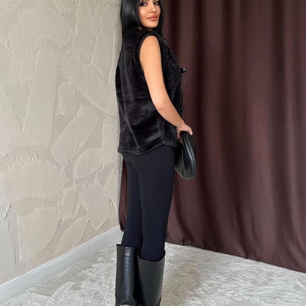 Черный жилет из искусственного меха с декоративными бантиками