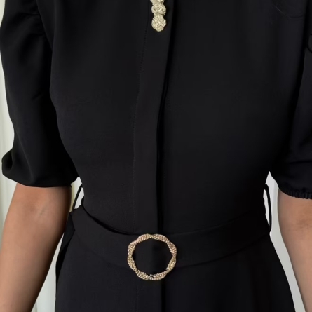 Rochie neagră midi cu m&acirc;neci bufante