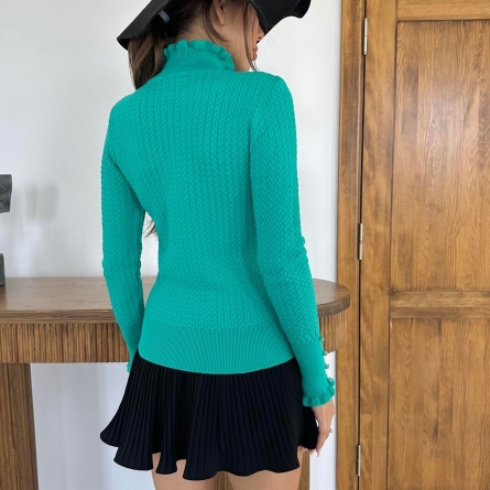 Pulover verde cu volănașe și perle decorative