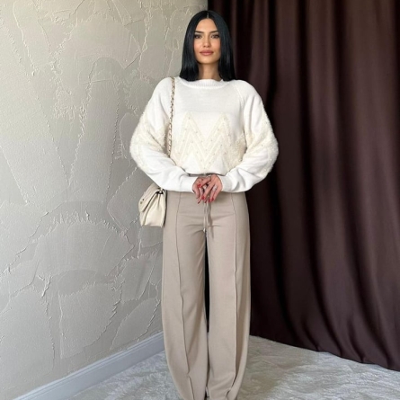 Pulover crem cu perle și model zigzag