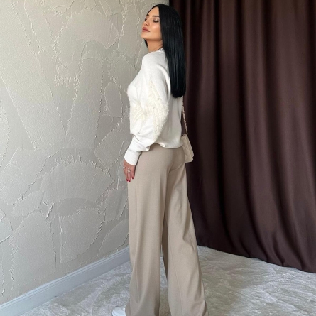 Pulover crem cu perle și model zigzag