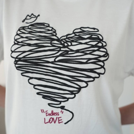 Tricou Alb cu Imprimeu Inimă Neagră