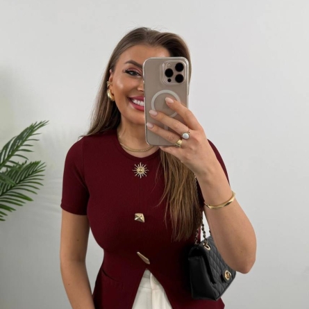 Bluză Drapată Bordo cu Accesorii Decorative