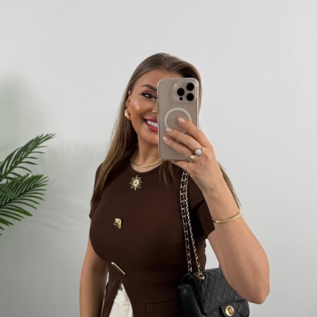 Bluză Drapată Bordo cu Accesorii Decorative