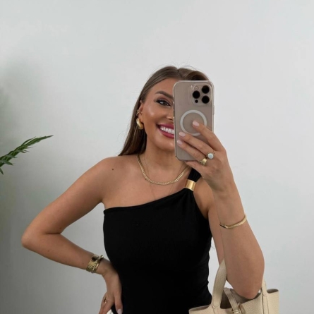 Чёрный асимметричный топ с золотистой деталью