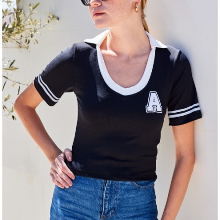 Bluză Polo Neagră cu Guler și Litera "A"