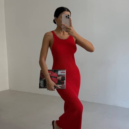 Rochie Minimalistă Lungă Roșie