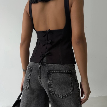 Top Negru cu Spate Decupat și Fundițe