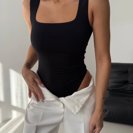 Body Negru cu Decolteu Pătrat
