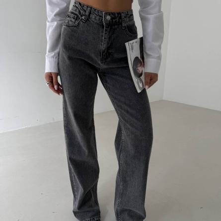 Серые джинсы с высокой талией и разрезами