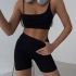 Set sport negru cu top și pantaloni scurți biker