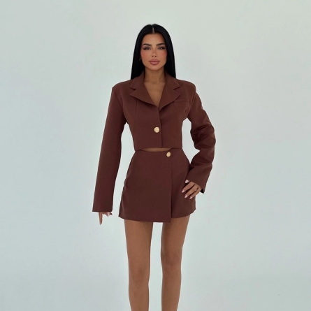 Set maro cu sacou cropped și pantaloni scurți