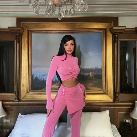 Бархатный розовый костюм из трех предметов