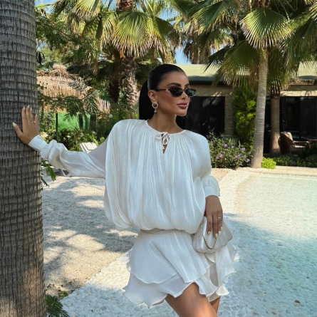 Rochie Albă Mini Plisată cu Volane