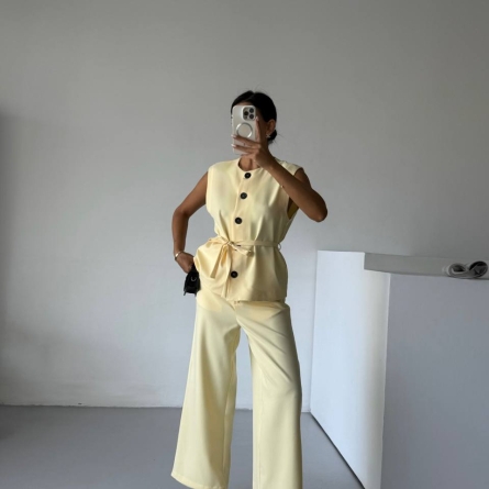 Set galben cu vestă și pantaloni evazați