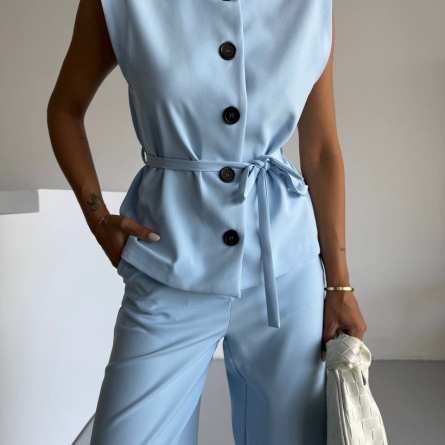 Голубой комплект с жилетом и широкими брюками
