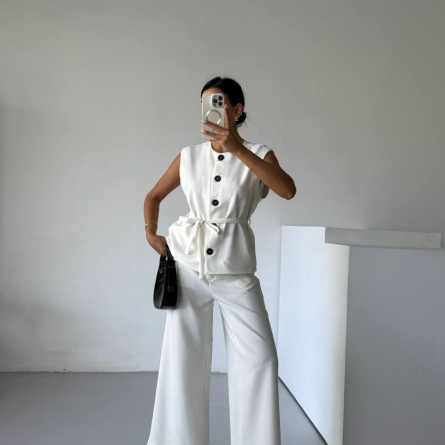 Белый комплект с жилетом и широкими брюками