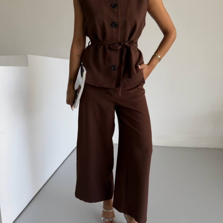 Коричневый комплект с жилетом и широкими брюками