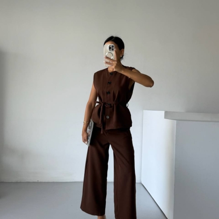 Коричневый комплект с жилетом и широкими брюками