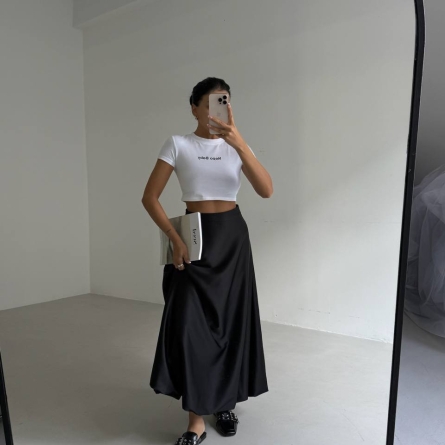 Fustă Neagră Midi Satinată cu Croială Ample